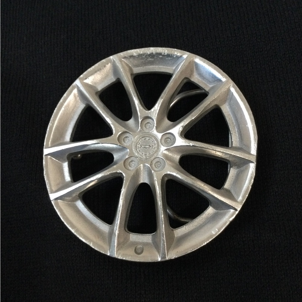 Spinner Beat-up Hub Rims Car Belt Buckle Metal Silver tone ROH (Ring Of Honor)